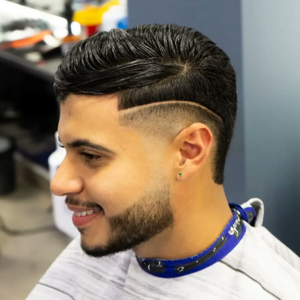 Degradado con línea y barba perfilada
