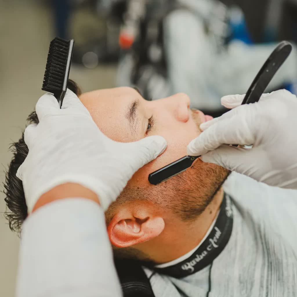 Perfilado de barba con navaja