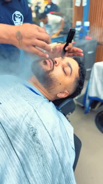 Vapor ozono durante el arreglo de barba
